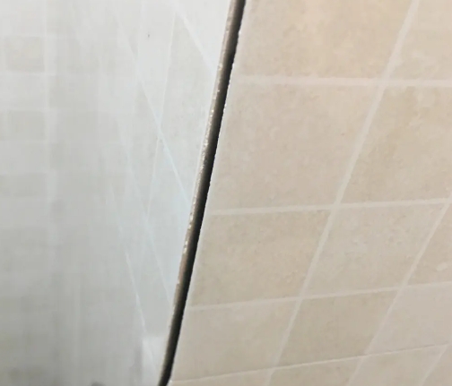 中原瓷砖空鼓维修公司分享阳台瓷砖脱落的修复过程可以分为以下几个步骤